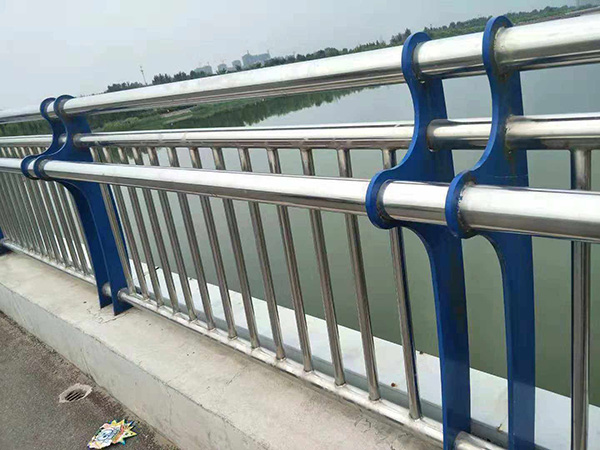 南沙群岛立柱安装效果